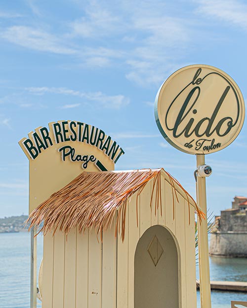 Enseigne du restaurant Le Lido à Toulon, bar et restaurant en bord de plage du Mourillon